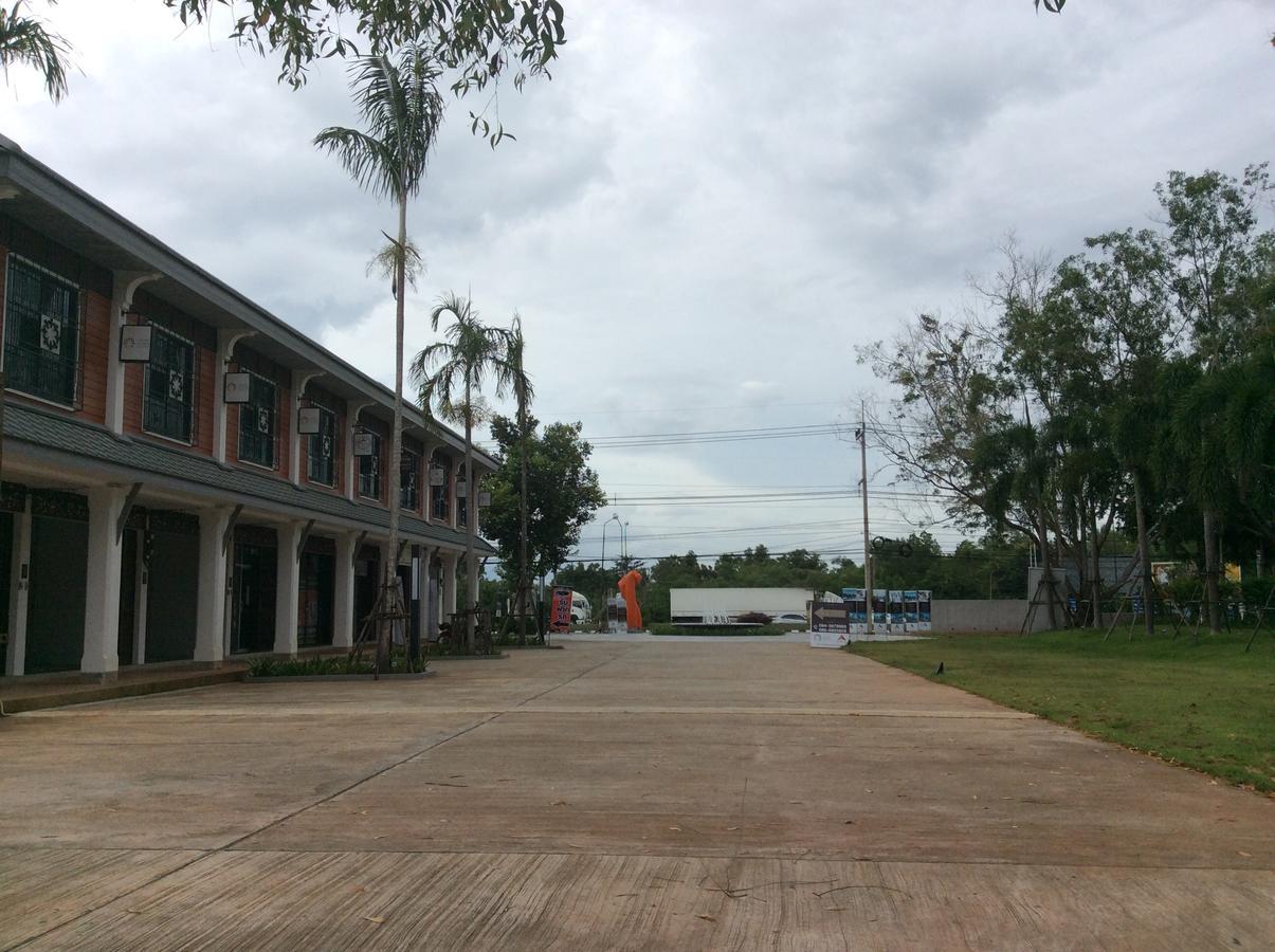 Amaretto&Caffe Hostel Surat Thani Esterno foto